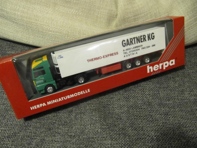 HERPA-147842-MAN-TGA-XXL-Khlcontainer-Auflieger-Gartner-Sammlungsauflsung-111232743738.jpg