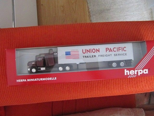Herpa-US-TRUCK-141987-UNION-PACIFIC-NEU-121430802402.jpg