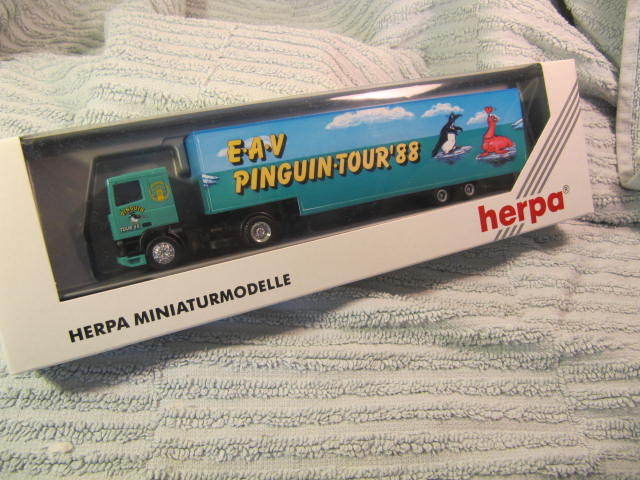 SELTEN-Herpa-International-142601-DAF-EAV-PINGUIN-TOUR-NEU-111358041664.jpg